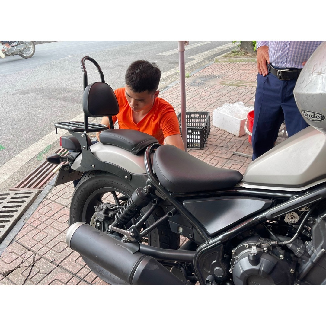新品 レブル250/500 リア キャリア バックレスト付き&サイド 新品 レブル250/500 リア キャリア バックレスト付き&サイド