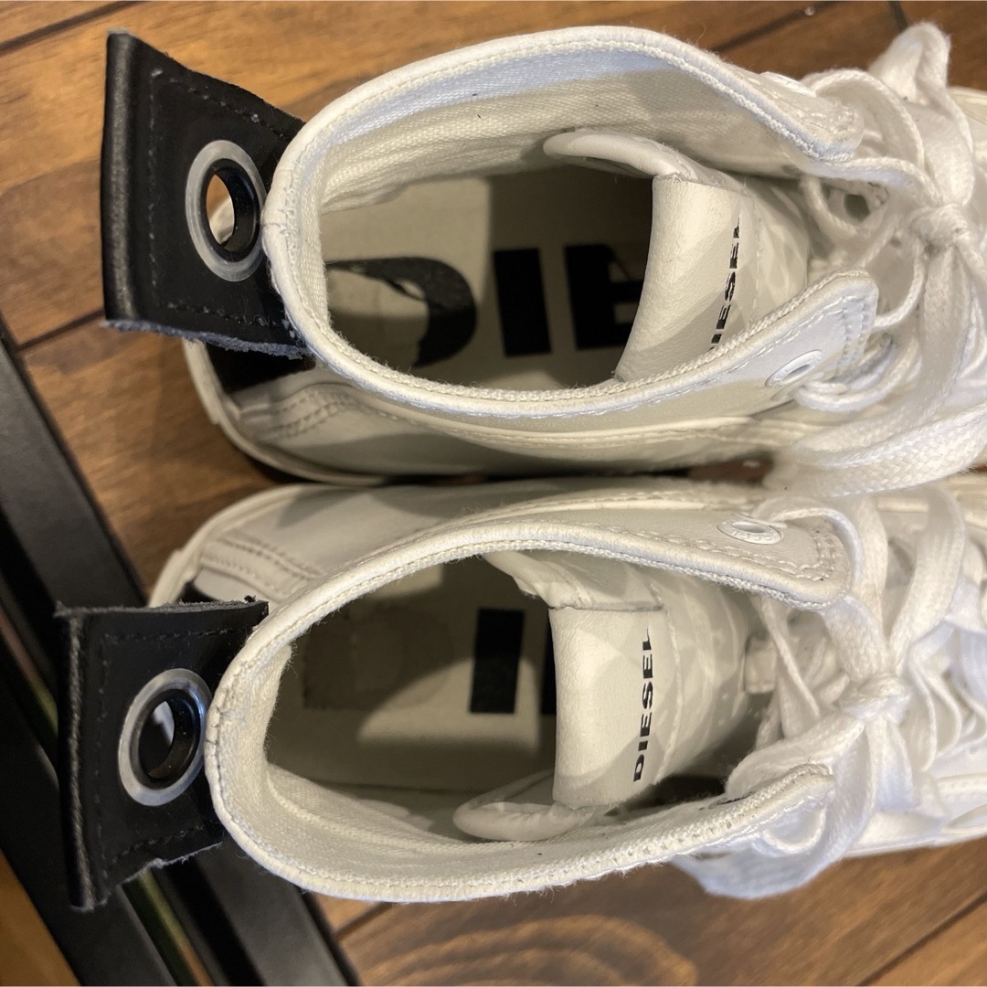 DIESEL(ディーゼル)のDIESEL ディーゼル スニーカー ホワイト 白 ハイカット 26.5 メンズの靴/シューズ(スニーカー)の商品写真
