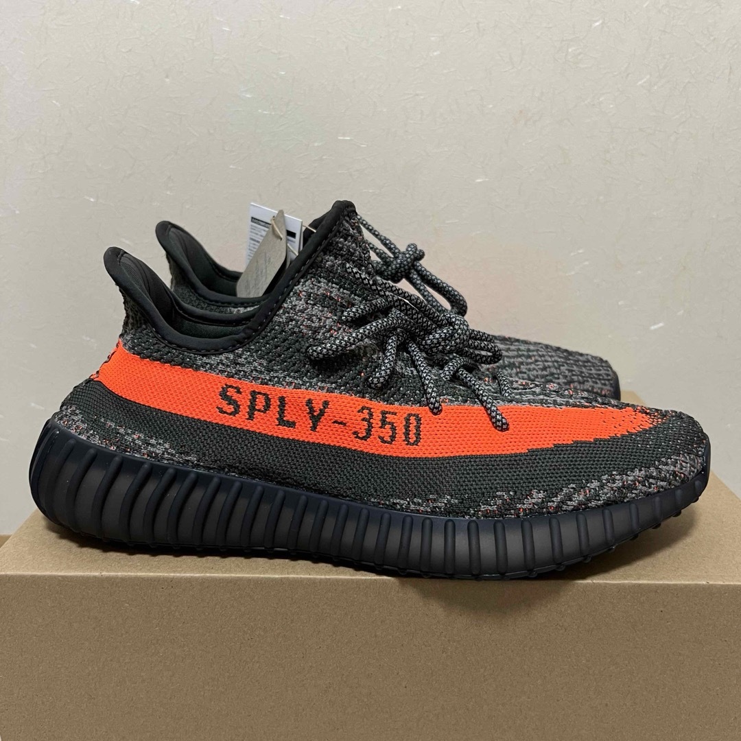 YEEZY（adidas）(イージー)のadidas YEEZY Boost 350 V2 イージーブースト ベルーガ メンズの靴/シューズ(スニーカー)の商品写真