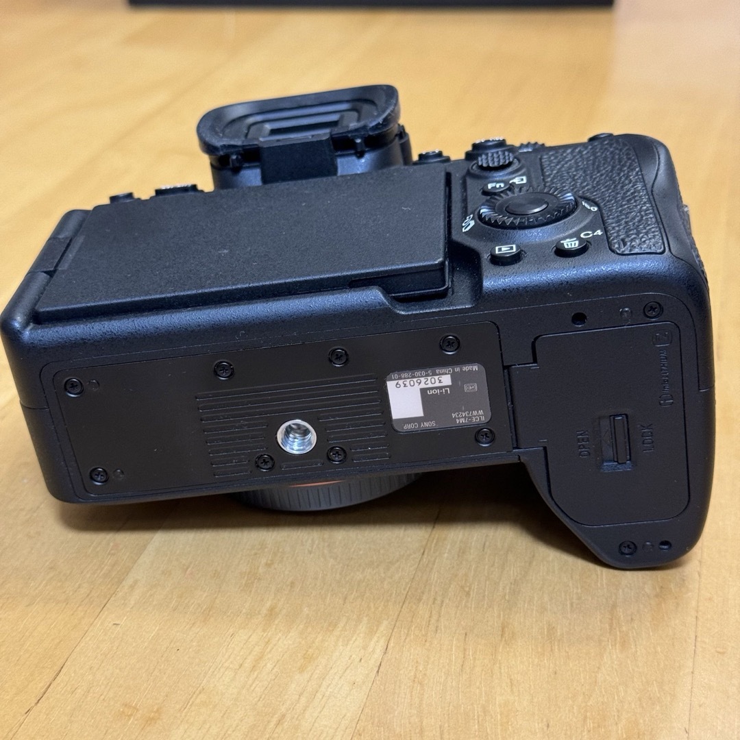 SONY(ソニー)の【美品】α7Ⅳ SONY α7m4 シャッター回数3,230回 スマホ/家電/カメラのカメラ(ミラーレス一眼)の商品写真