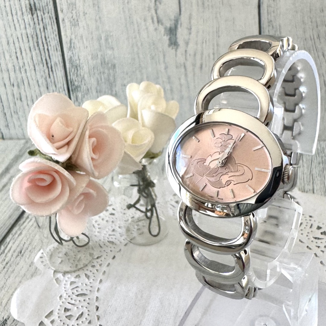 Vivienne Westwood(ヴィヴィアンウエストウッド)の【動作OK】 ヴィヴィアン  腕時計 オーブモチーフ サーモンピンク シルバー レディースのファッション小物(腕時計)の商品写真