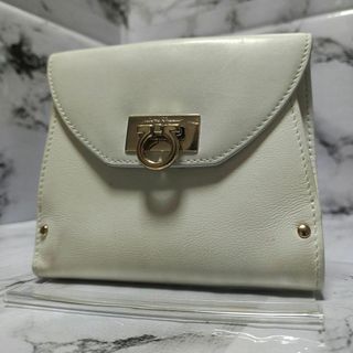 サルヴァトーレフェラガモ(Salvatore Ferragamo)の572超美品　サルヴァトーレフェラガモ　Wホック　折り財布　ガンチーニ　レザー(財布)