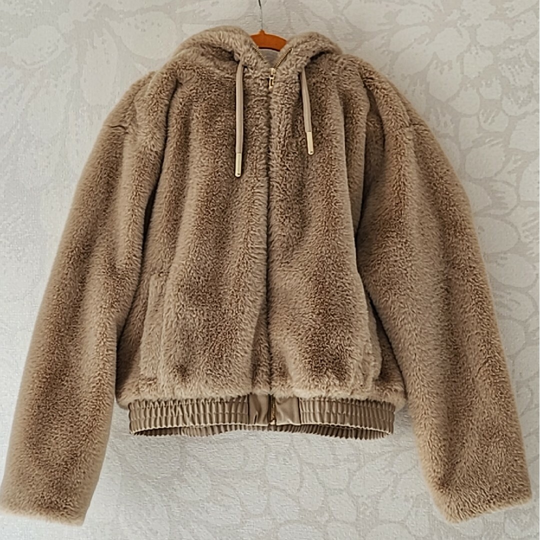 ZARA(ザラ)のzara ファーパーカー レディースのジャケット/アウター(ブルゾン)の商品写真