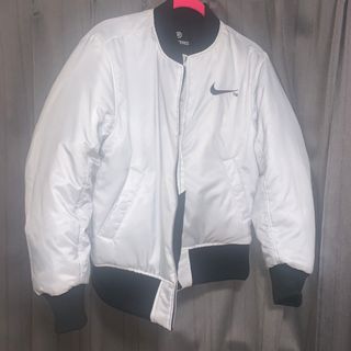 ナイキ(NIKE)のNIKE ブルゾン(ブルゾン)