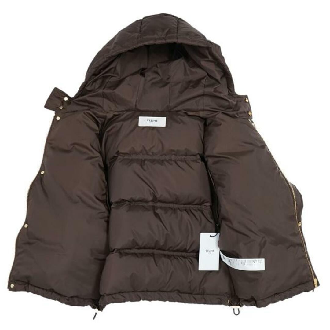 celine(セリーヌ)のCELINE セリーヌ TRIOMPHE CROPPED DOWN JACKET IN LIGHTWEIGHT NYLON 2W661901V.19CO Chocolate レディースのジャケット/アウター(ダウンジャケット)の商品写真