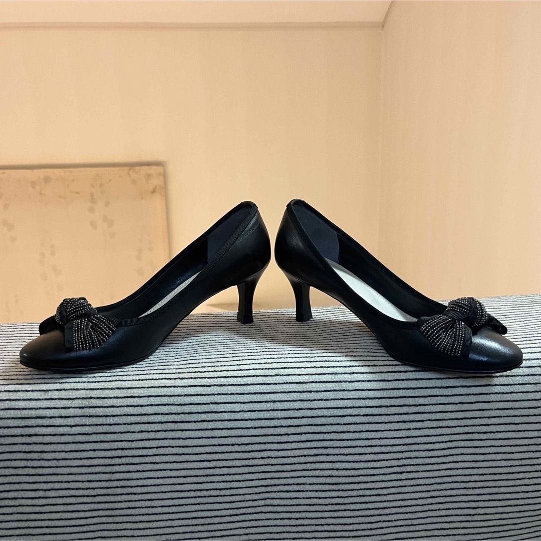 美品　unity リボン　レザーパンプス　22.5cm レディースの靴/シューズ(ハイヒール/パンプス)の商品写真