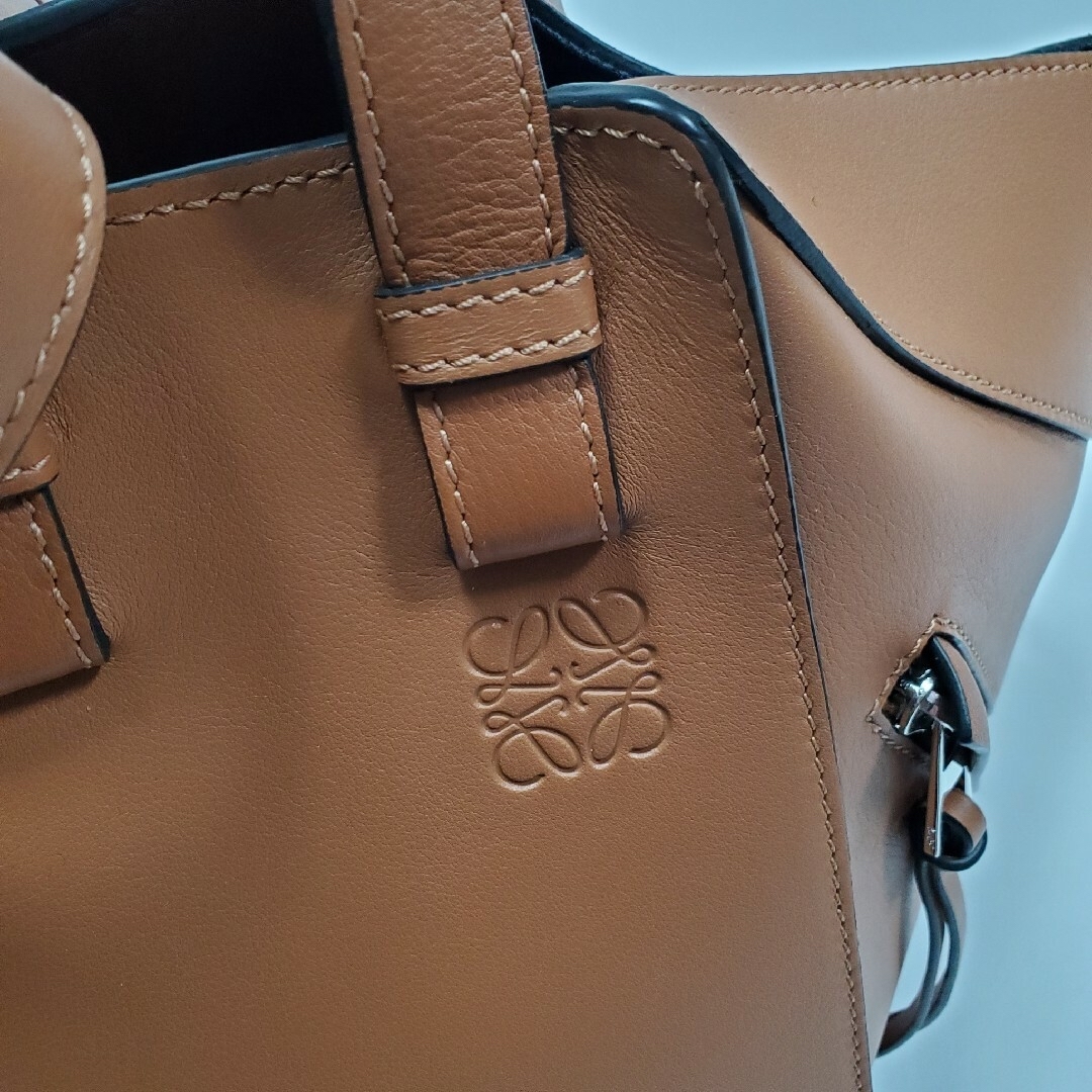 LOEWE(ロエベ)の未使用 LOEWE ハンモックバッグ スモール クラッシックカーフ タン レディースのバッグ(ショルダーバッグ)の商品写真