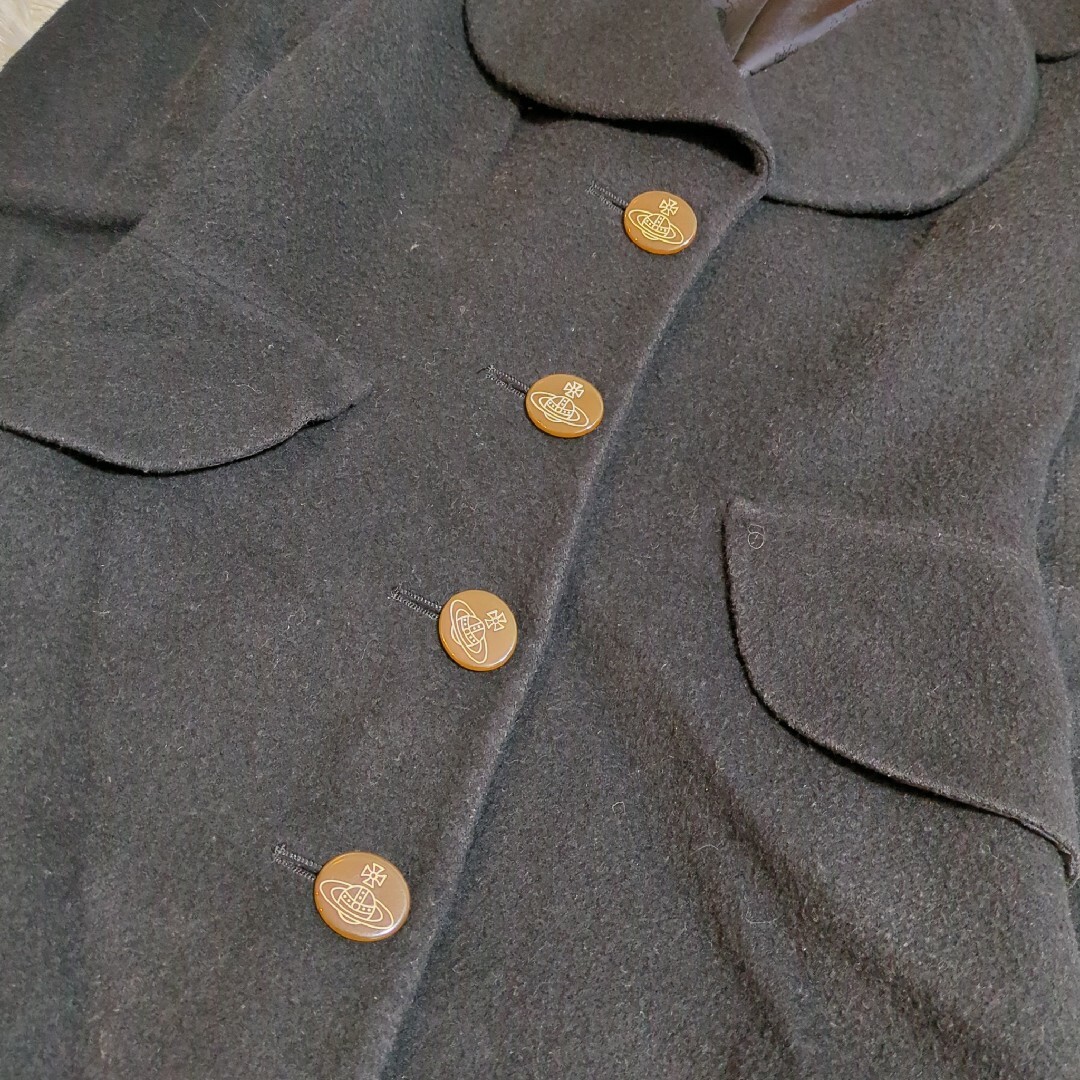 Vivienne Westwood(ヴィヴィアンウエストウッド)のヴィヴィアンウエストウッド ラブコート ラブ襟 オーブボタン 4連 ブラック S レディースのジャケット/アウター(ロングコート)の商品写真