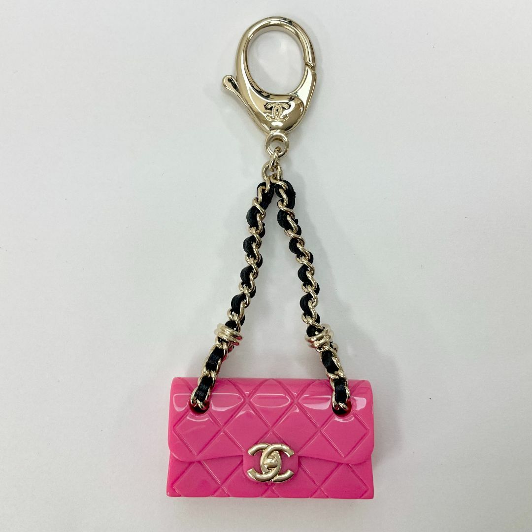 CHANEL(シャネル)の8175 シャネル ココマーク マトラッセ バッグチャーム ピンク レディースのアクセサリー(チャーム)の商品写真