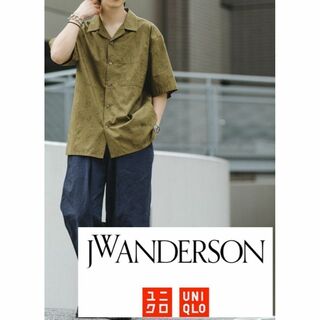 ユニクロ(UNIQLO)の【UNIQLO　jw anderson】プリントシャツ（半袖）OLIVEサイズМ(シャツ)