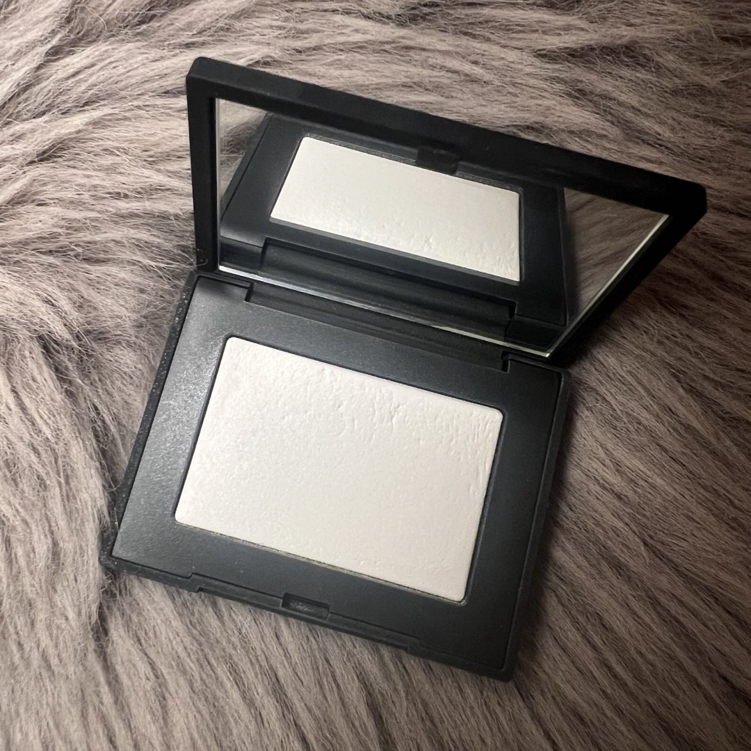 NARS(ナーズ)の67様専用🤍NARS リフ粉 ミニサイズ コスメ/美容のベースメイク/化粧品(フェイスパウダー)の商品写真