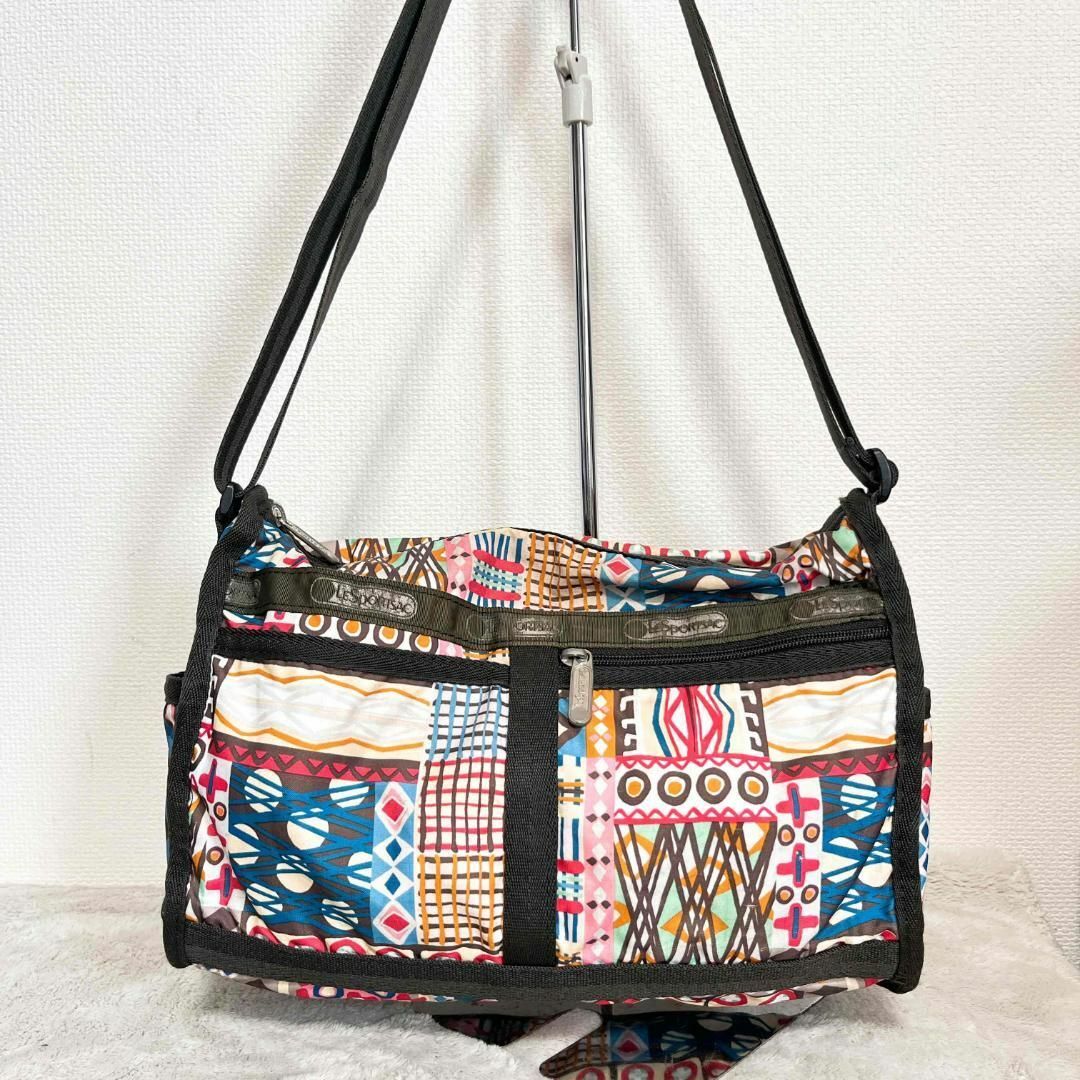 LeSportsac(レスポートサック)の美品✨LeSportsacレスポートサックショルダーバッグハンドバッグ赤青黒総柄 レディースのバッグ(ショルダーバッグ)の商品写真