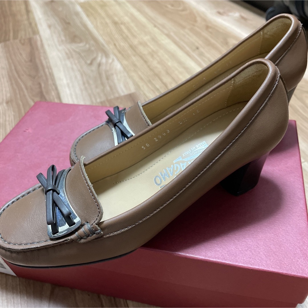 Salvatore Ferragamo(サルヴァトーレフェラガモ)の美品　フェラガモ　シューズ レディースの靴/シューズ(ハイヒール/パンプス)の商品写真