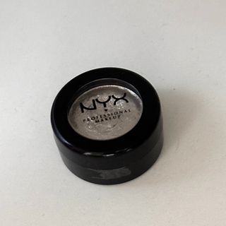 エヌワイエックス(NYX)のNYX フォイルプレイ クリーム アイシャドウ 銀 シルバー コスメ(アイシャドウ)