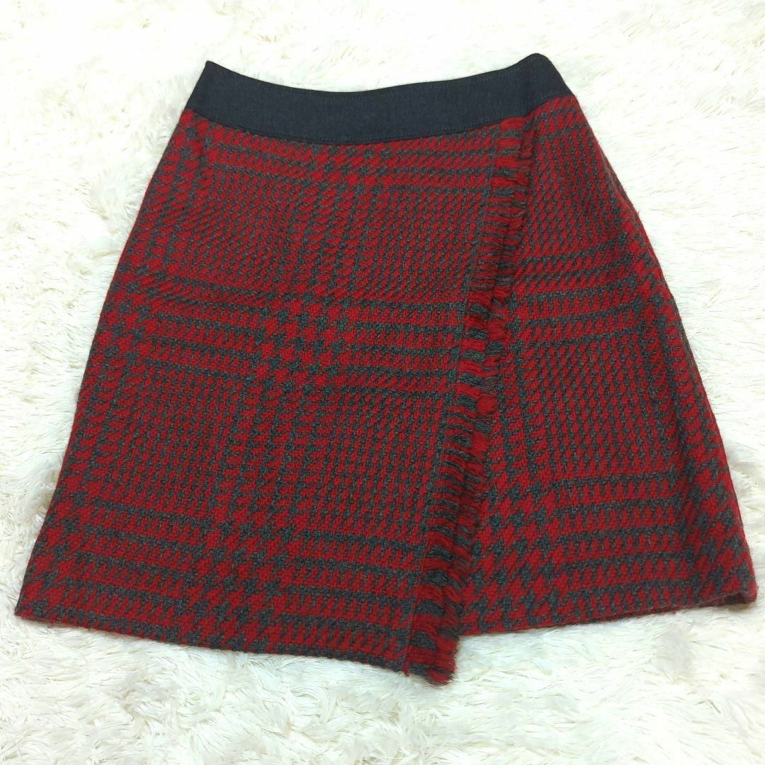 UNTITLED(アンタイトル)の美品✨アンタイトル ひざ丈 ラップスカート チェック柄 台形 ウール 赤 グレー レディースのスカート(ひざ丈スカート)の商品写真
