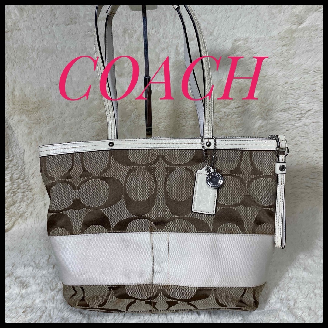 COACH(コーチ)のCOACH コーチ トートバッグ シグネチャー ホワイト F13548 チャーム レディースのバッグ(トートバッグ)の商品写真