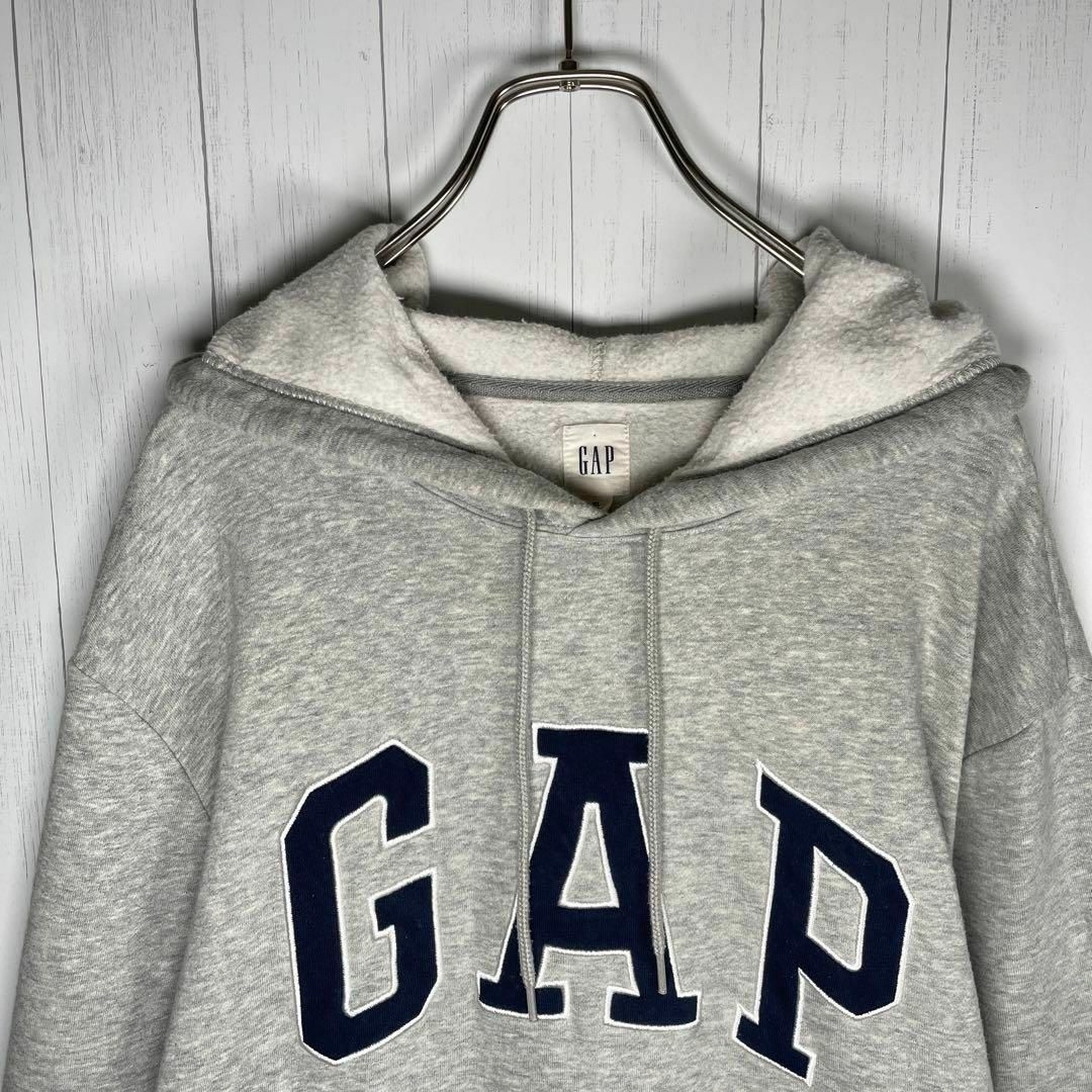 GAP(ギャップ)の[古着]GAP　パーカー　刺繍デザイン　プルオーバー　オールド　裏起毛　グレー メンズのトップス(パーカー)の商品写真