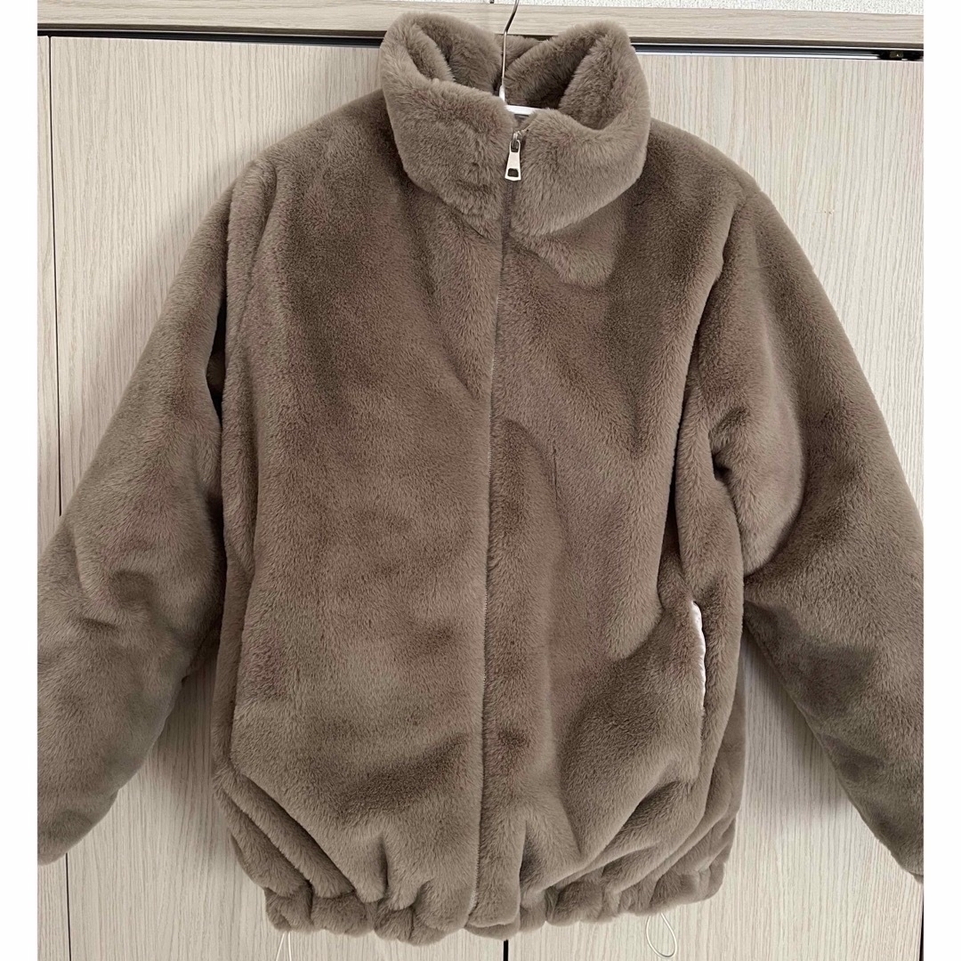 とろふわラビットエコファー ファーコート 新品 美品 レディースのジャケット/アウター(毛皮/ファーコート)の商品写真