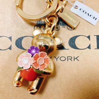 コーチ(COACH)の新品❇︎正規品 COACH ガーデンベア チャーム キーリング 花 ベアー クマ(チャーム)