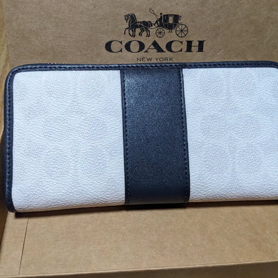 COACH(コーチ)のCOACH 長財布　白系シグネチャー青のワンポイント レディースのファッション小物(財布)の商品写真