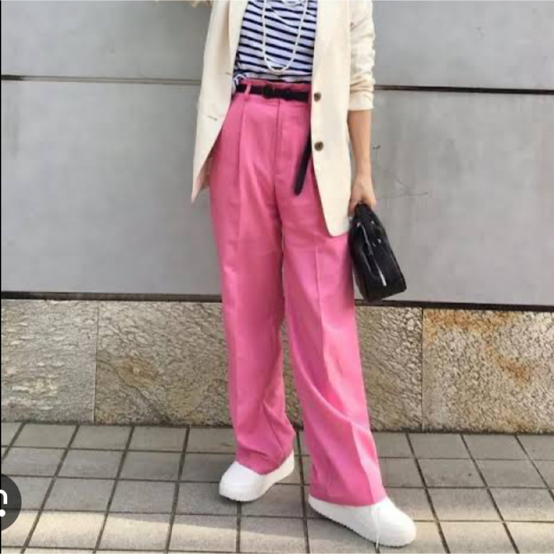 GU(ジーユー)のGU カラースラックス　ZARA UNIQLO ジーユー　ユナイテッドアローズ  レディースのパンツ(カジュアルパンツ)の商品写真