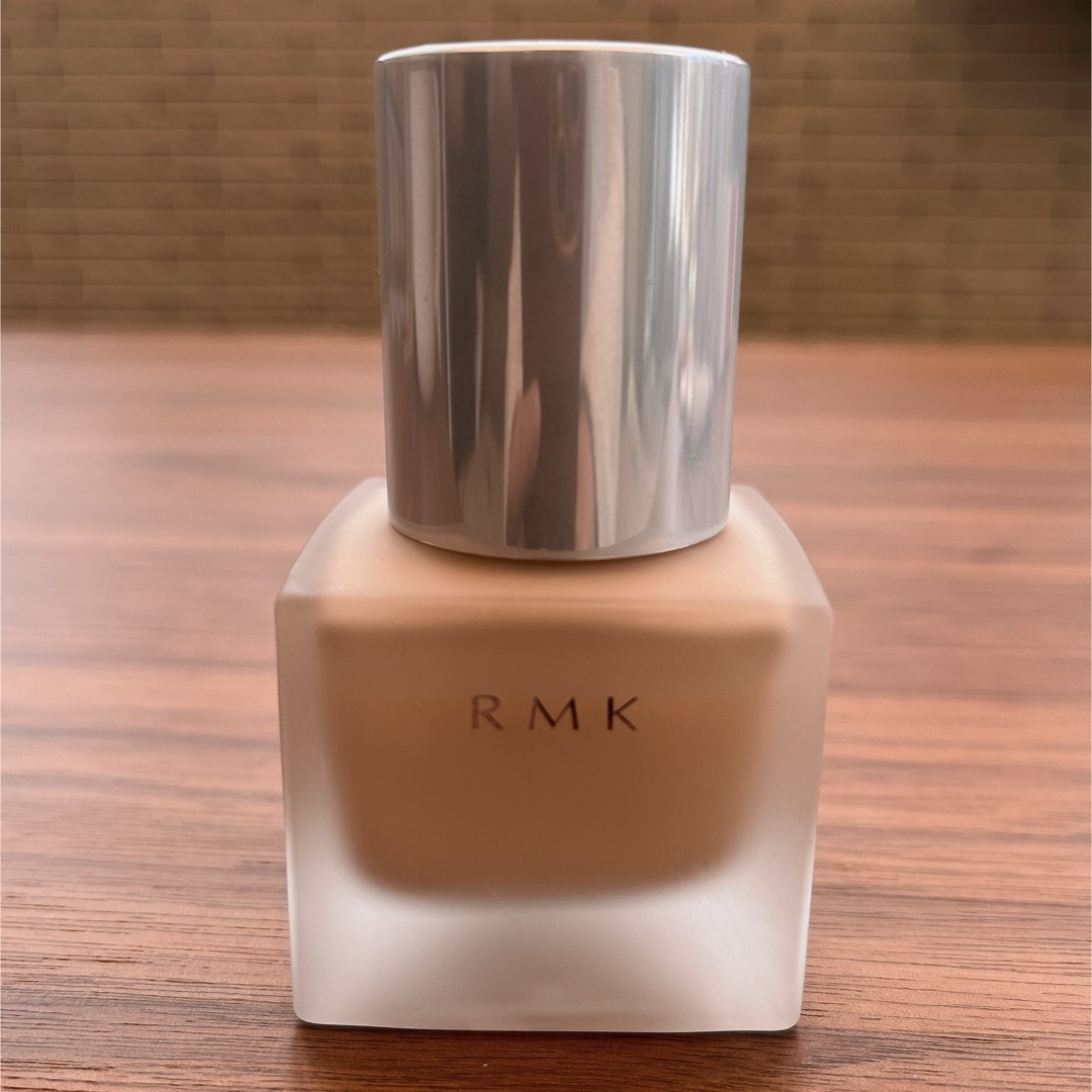 RMK(アールエムケー)のRMK リクイドファンデーション　101 コスメ/美容のベースメイク/化粧品(ファンデーション)の商品写真