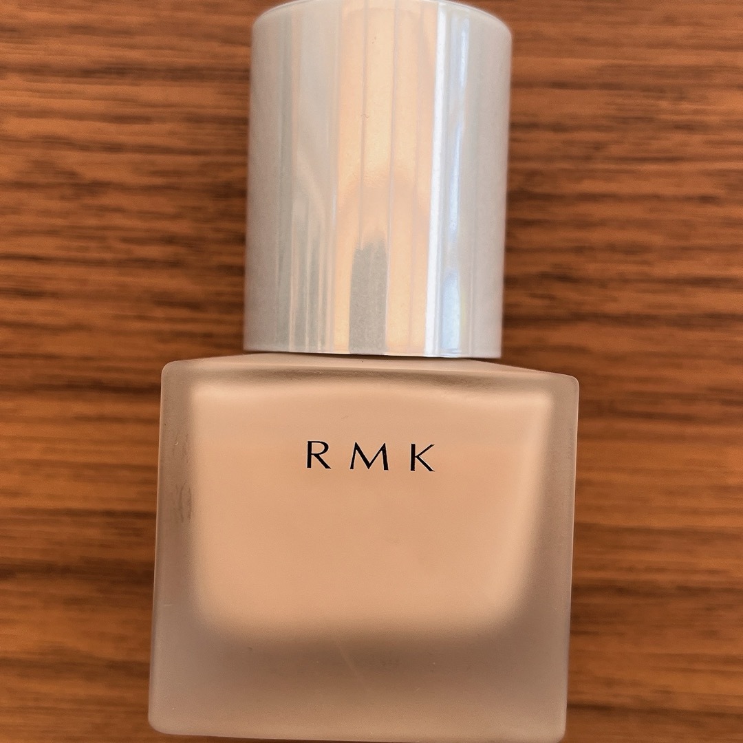 RMK(アールエムケー)のRMK リクイドファンデーション　101 コスメ/美容のベースメイク/化粧品(ファンデーション)の商品写真