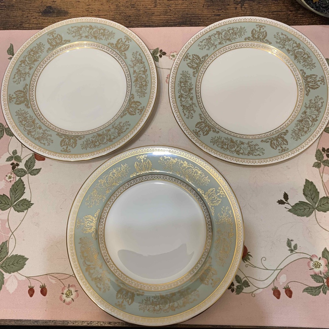 WEDGWOOD(ウェッジウッド)のウェッジウッド  コロンビア　セージグリーン  17.5cm ケーキプレート6枚 インテリア/住まい/日用品のキッチン/食器(食器)の商品写真