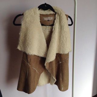 ベルシュカ(Bershka)のベルシュカ フェイクムートンベスト(毛皮/ファーコート)