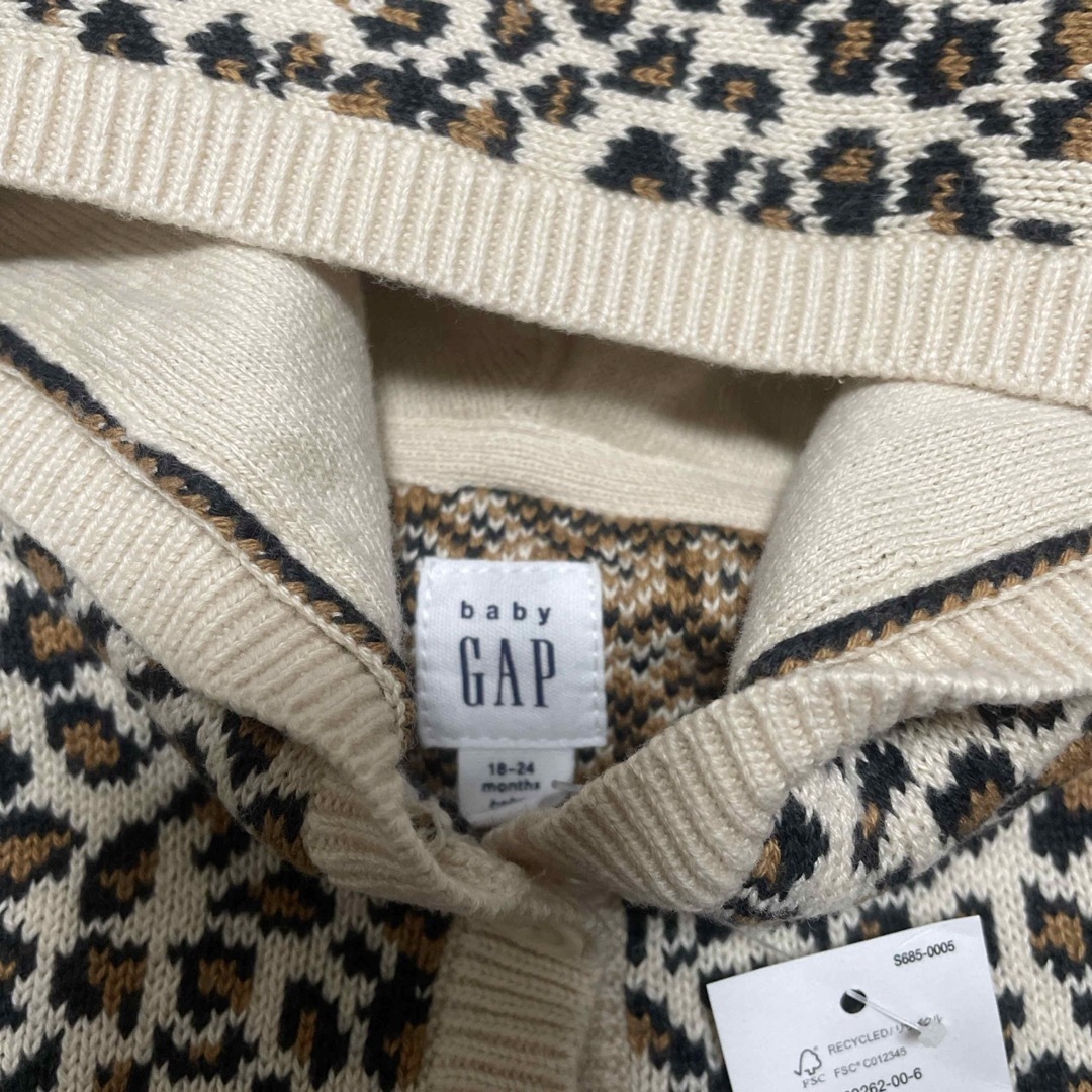 GAP(ギャップ)のGAPベビーフード付きカーディガン ヒョウ柄 キッズ/ベビー/マタニティのベビー服(~85cm)(カーディガン/ボレロ)の商品写真