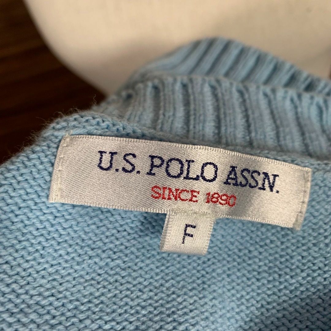 U.S. POLO ASSN.(ユーエスポロアッスン)のユーエスポロアッスン ニット フリーサイズ 袖無し 水色 ブルー ノースリーブ レディースのトップス(ニット/セーター)の商品写真