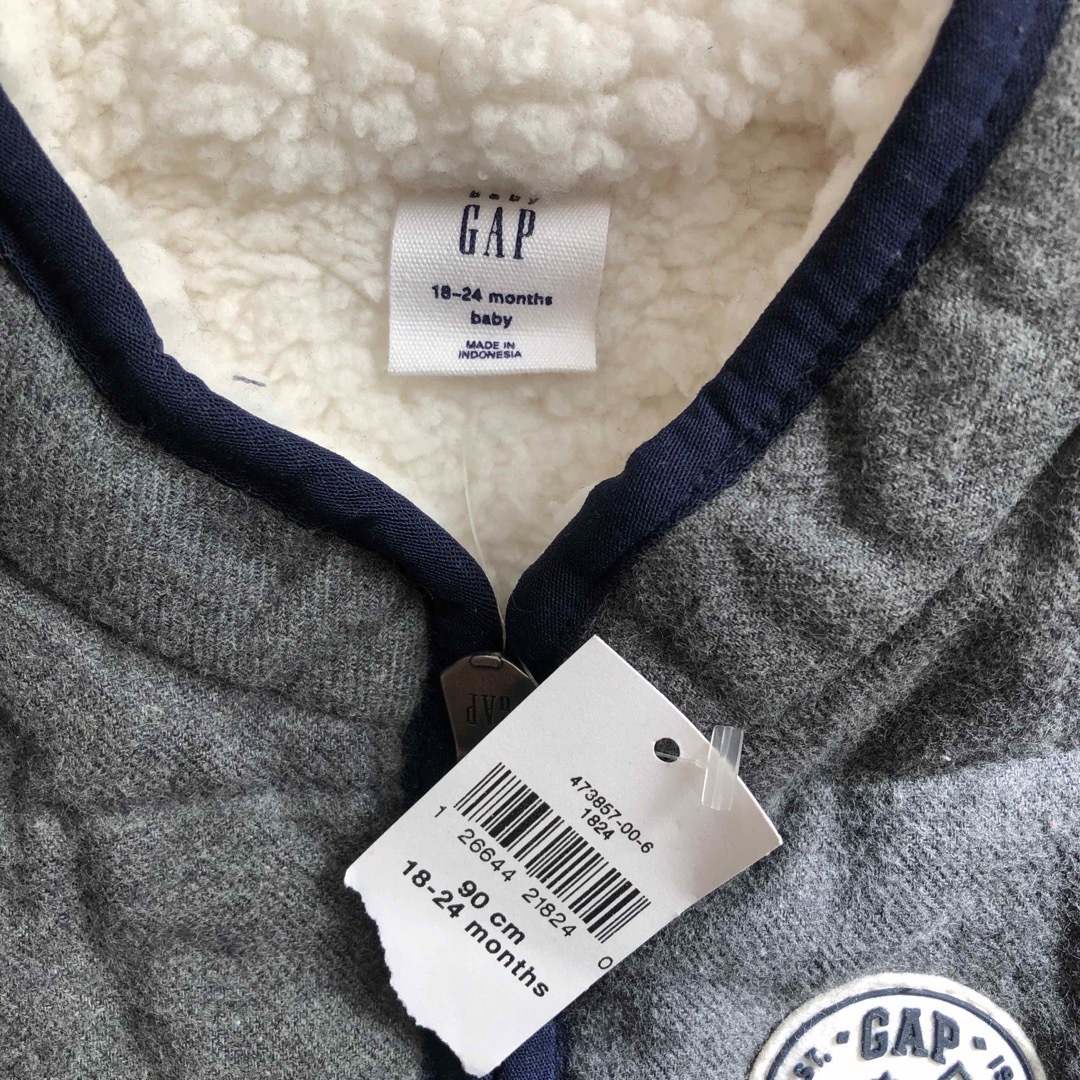 GAP(ギャップ)のギャップ　ボアベスト　90cm 18-24month キッズ/ベビー/マタニティのキッズ服男の子用(90cm~)(ジャケット/上着)の商品写真