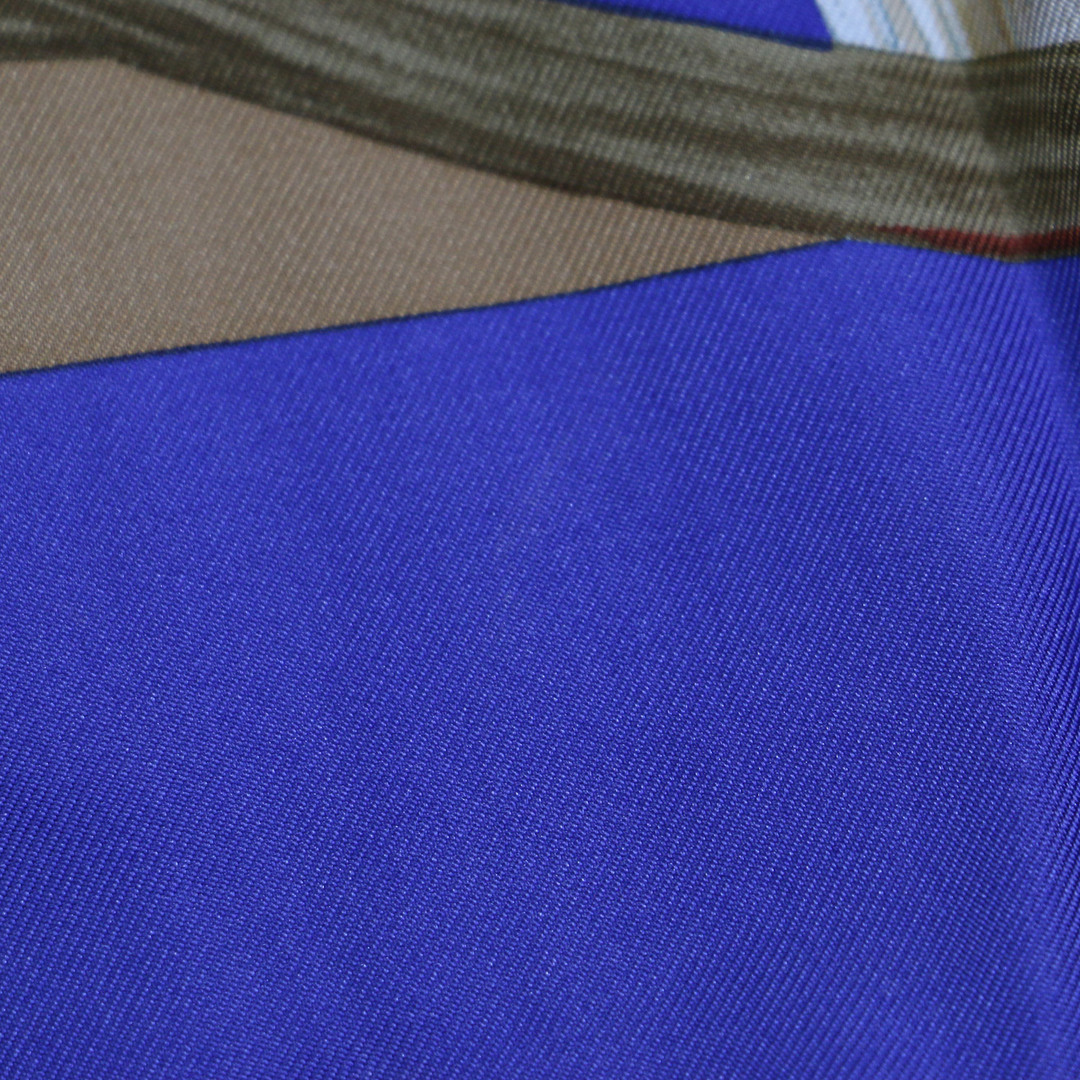 レディースHERMES エルメス スカーフ 大判 シルク ブルー系 正方形 プリント カレ90 CHIENS AU RAPPORT 猟犬 VINTAGE フランス製 ブランド【レディース】