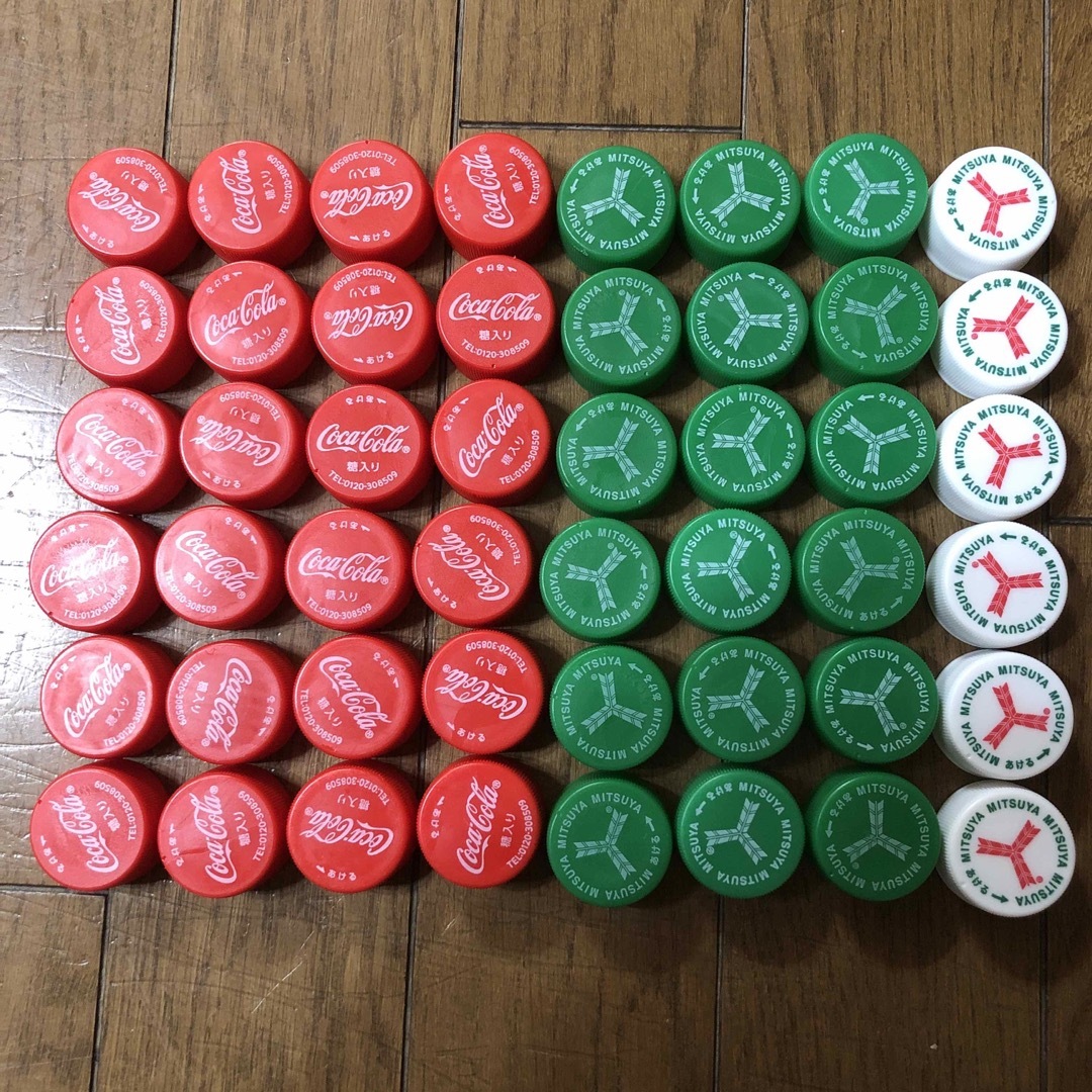 コカ・コーラ - ペットボトル蓋 (赤 緑 白)の通販 by nori's shop