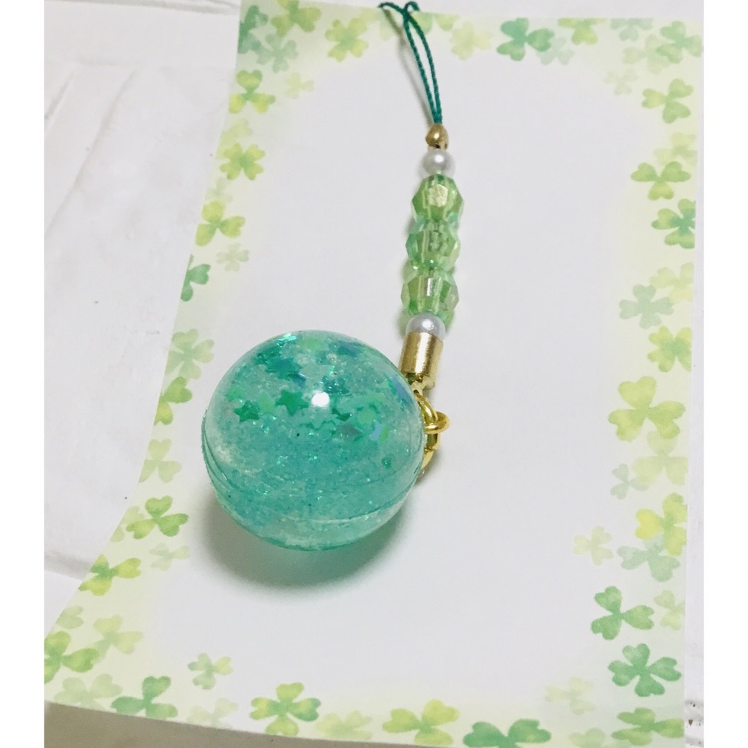 ストラップ　珠　球　グリーン　レジン　プレゼント　星　ビーズ　 ハンドメイドのスマホケース/アクセサリー(スマホストラップ/チャーム)の商品写真