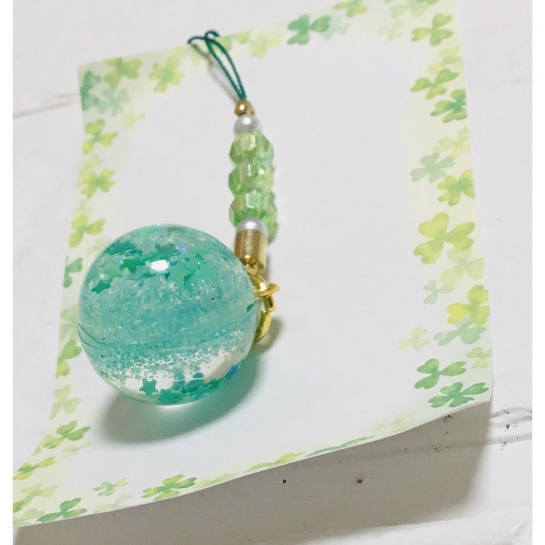 ストラップ　珠　球　グリーン　レジン　プレゼント　星　ビーズ　 ハンドメイドのスマホケース/アクセサリー(スマホストラップ/チャーム)の商品写真
