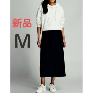 ユニクロ(UNIQLO)の新品未使用タグ付き　ランダムプリーツロングスカート　ユニクロ　Ｍ　ブラック(ロングスカート)