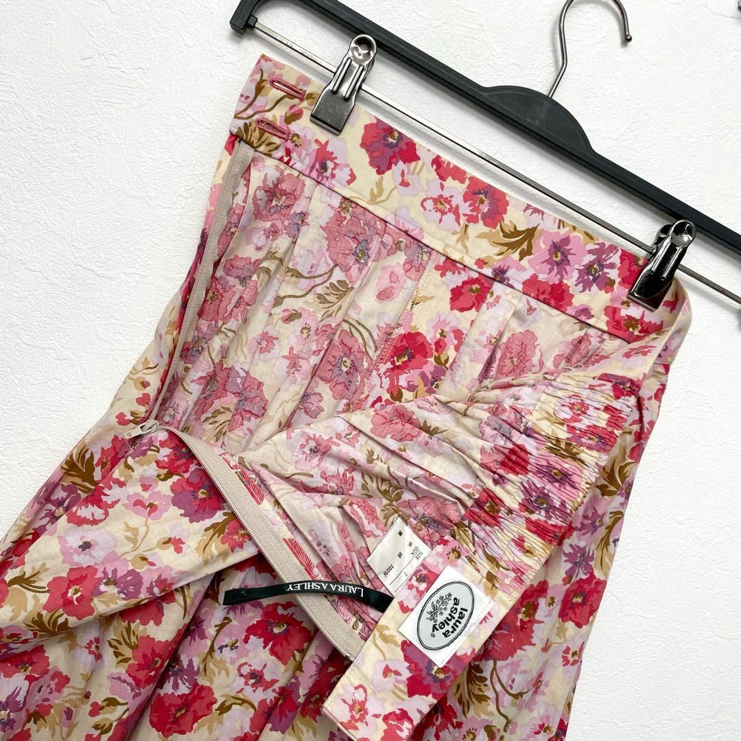 LAURA ASHLEY(ローラアシュレイ)のローラアシュレイ　花柄　総柄　フラワー　プリーツ　ひざ丈スカート　ピンク系　7 レディースのスカート(ひざ丈スカート)の商品写真