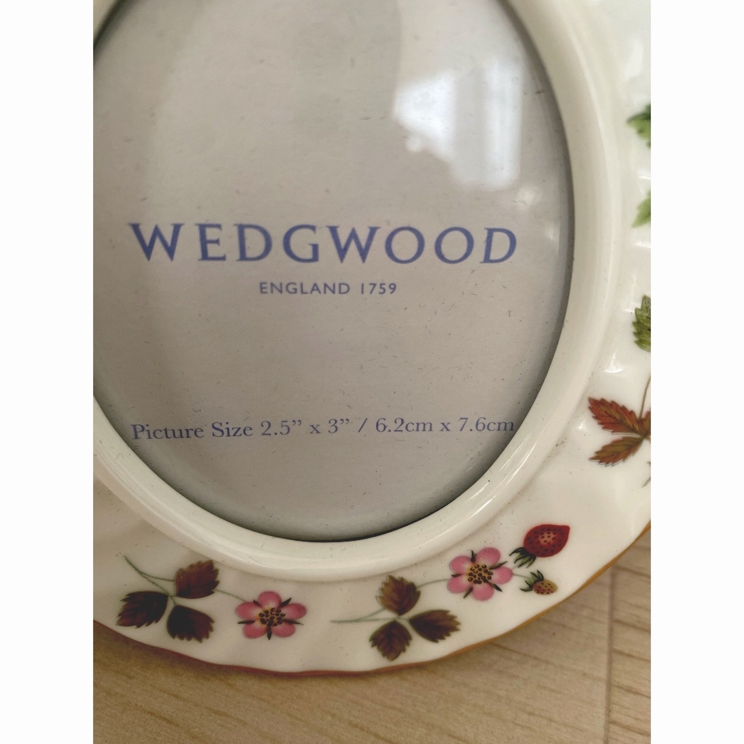 WEDGWOOD(ウェッジウッド)のWEDGWOOD ワイルドストロベリー★フォトフレーム☆写真立て インテリア/住まい/日用品のインテリア小物(フォトフレーム)の商品写真