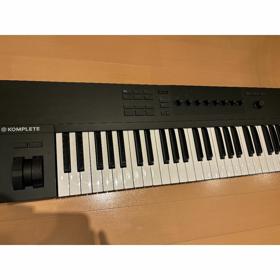 NATIVE INSTRUMENTS(ネイティブインストゥルメンツ)のNATIVE INSTRUMENTS KOMPLETE KONTROL A61 楽器のDTM/DAW(MIDIコントローラー)の商品写真