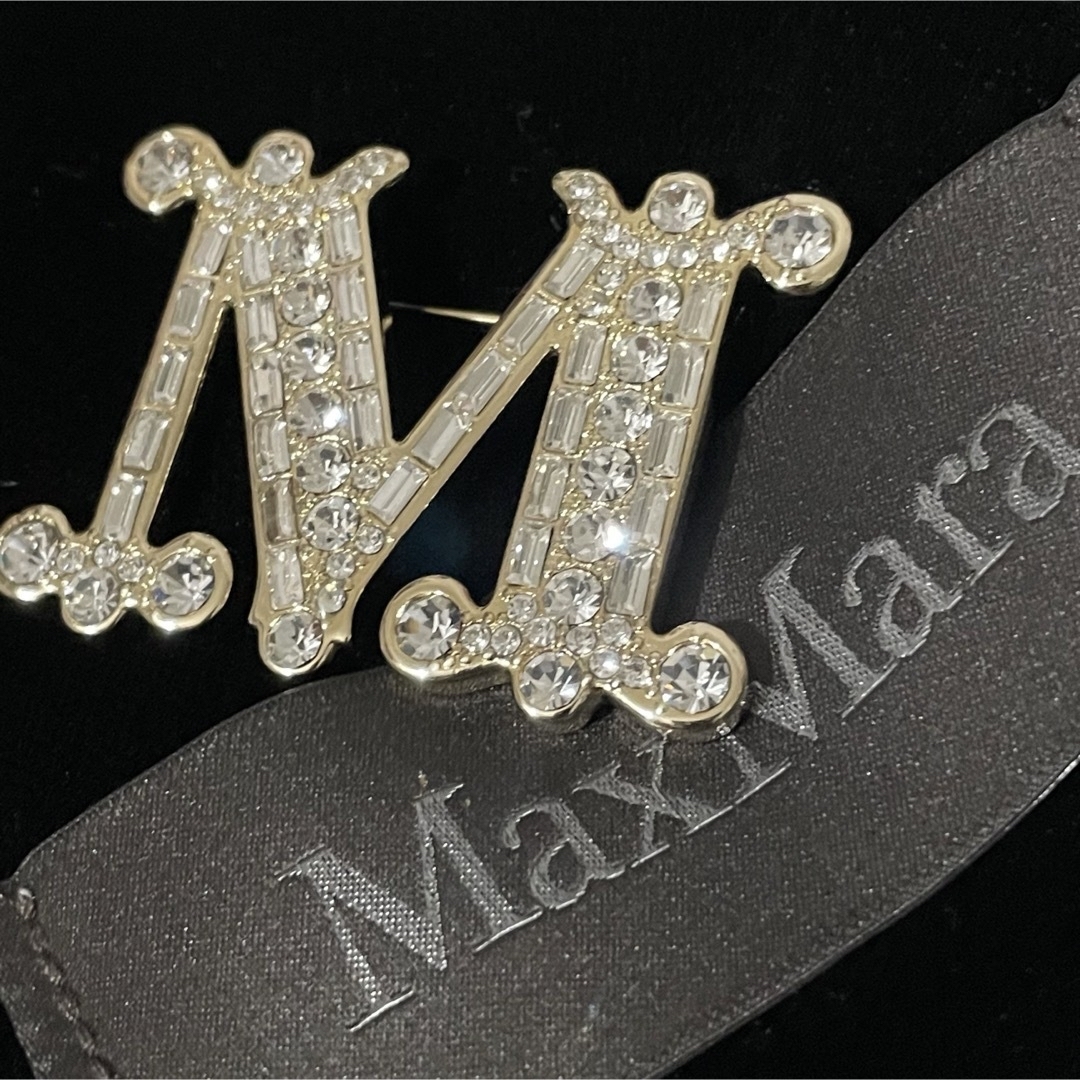 Max Mara(マックスマーラ)のMax mara クリスタルのブローチ ポーチなし レディースのアクセサリー(ブローチ/コサージュ)の商品写真