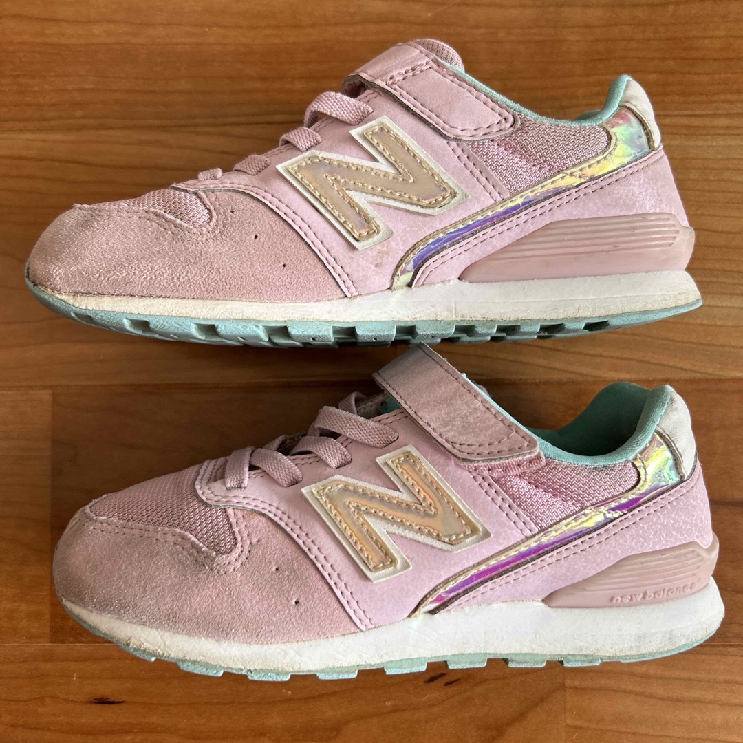 New Balance(ニューバランス)の女の子　子供靴　ニューバランス　996 スニーカー ピンク　オーロラ　20cm キッズ/ベビー/マタニティのキッズ靴/シューズ(15cm~)(スニーカー)の商品写真