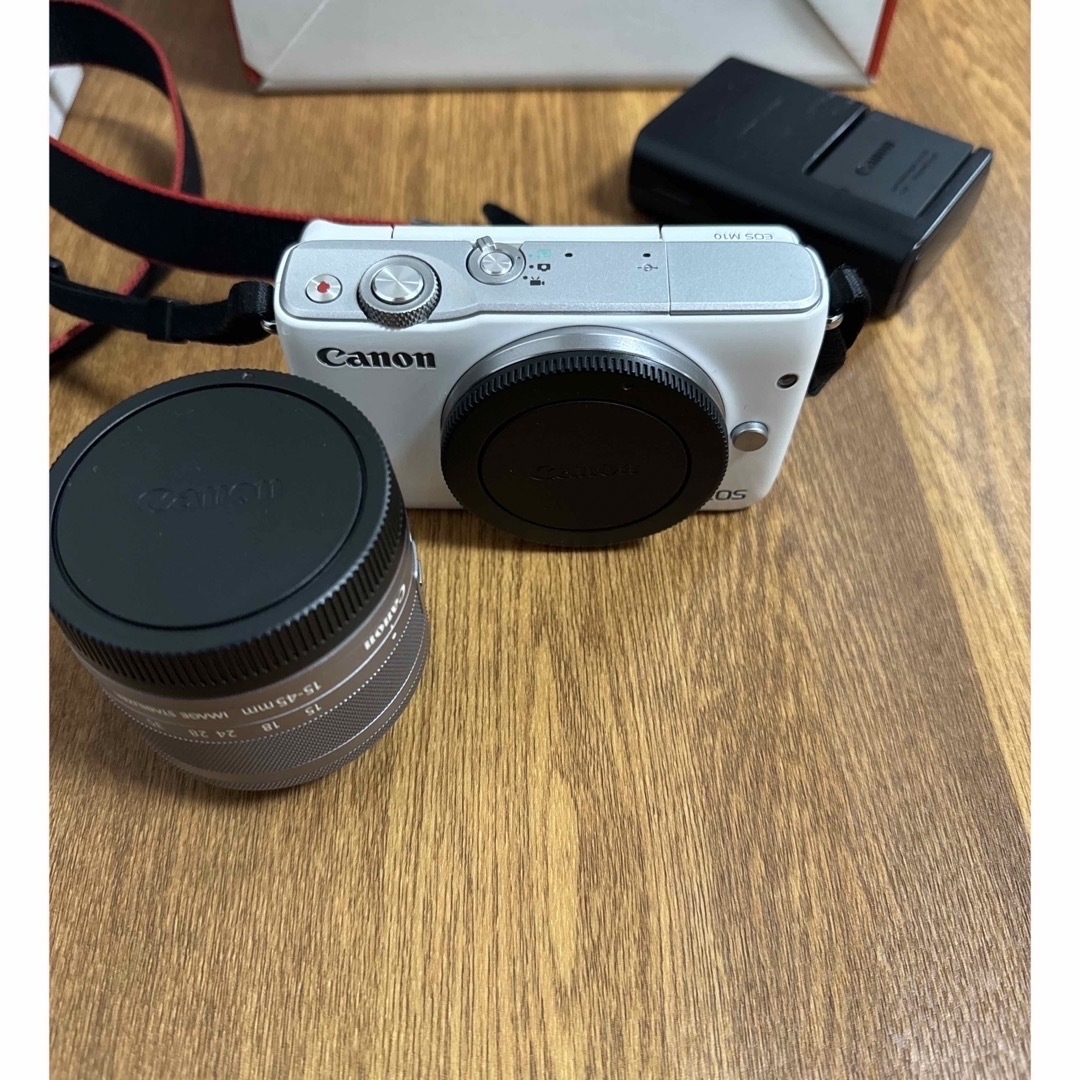 Canon(キヤノン)のCanon  EOS M10 EF-M15-45 IS STM レンズキット スマホ/家電/カメラのカメラ(ミラーレス一眼)の商品写真