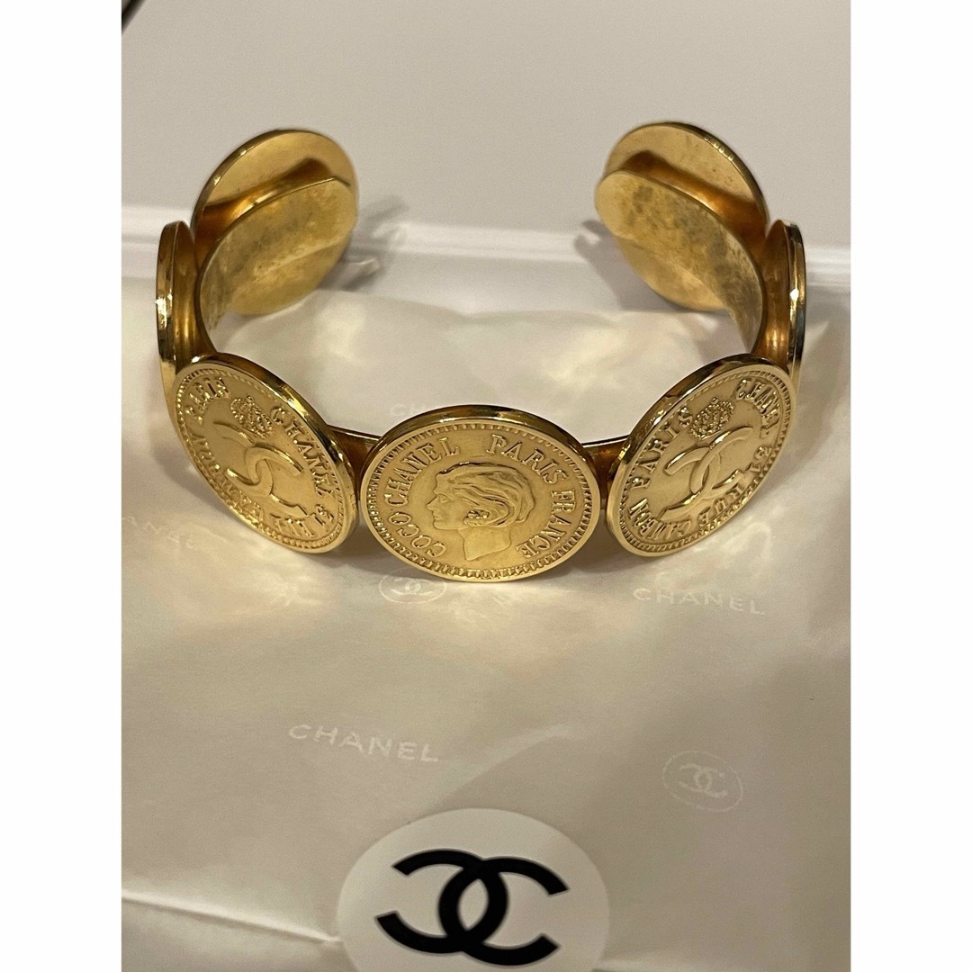 ヴィンテージ CHANEL ココマーク バングル コイン ヴィンテージ CHANEL ココマーク バングル コイン