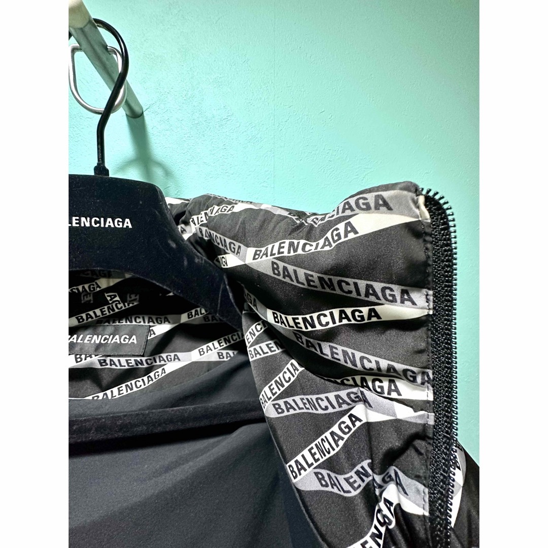 Balenciaga(バレンシアガ)のバレンシアガ　ダウン　46 メンズのジャケット/アウター(ダウンジャケット)の商品写真