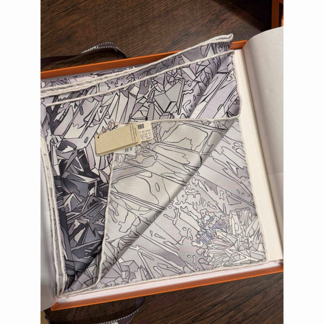 HERMES - エルメス カレ 90 《ラ・ヴァレ・ドゥ・クリスタル》の HERMES - エルメス カレ 90 《ラ・ヴァレ・ドゥ・クリスタル》の