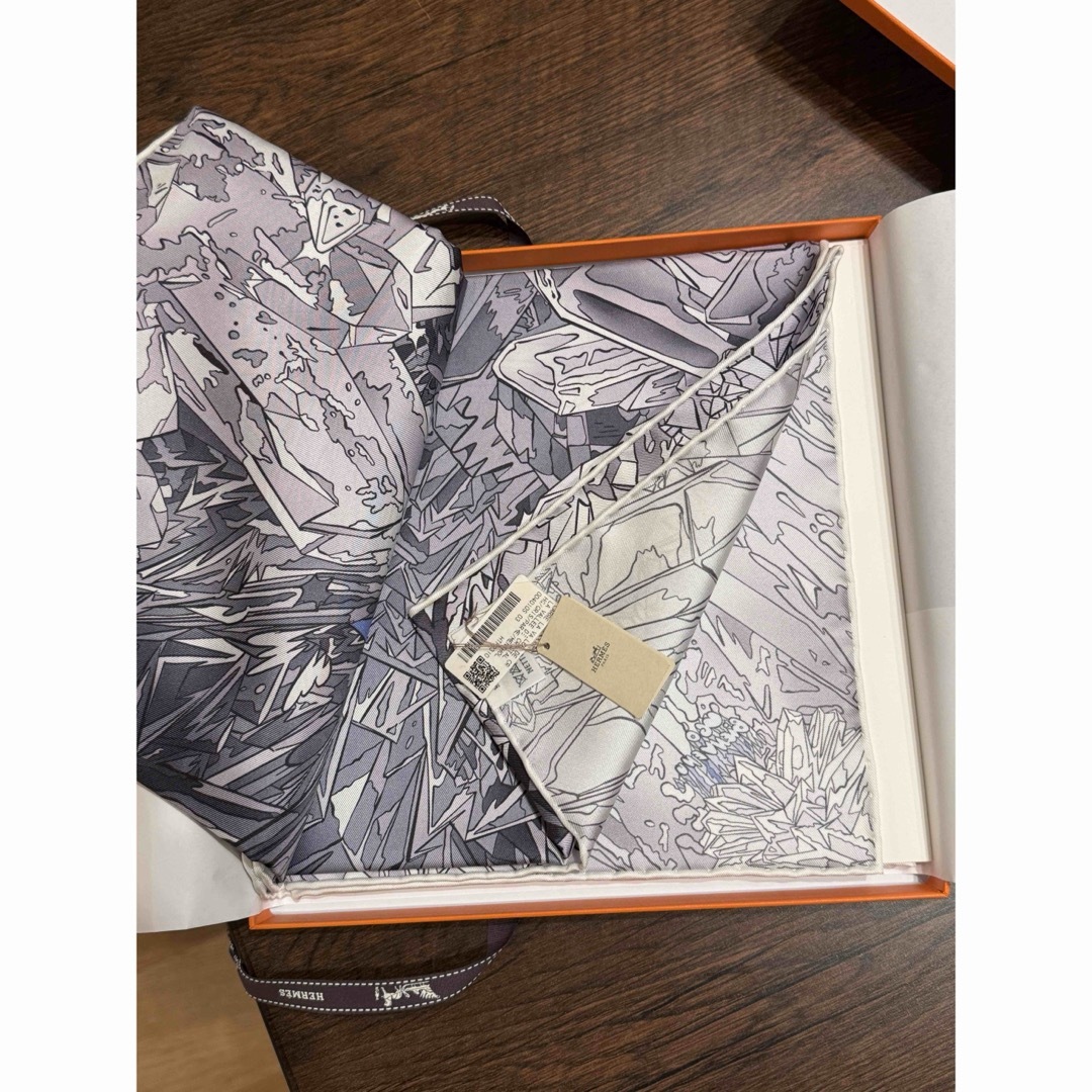 HERMES - エルメス カレ 90 《ラ・ヴァレ・ドゥ・クリスタル》の HERMES - エルメス カレ 90 《ラ・ヴァレ・ドゥ・クリスタル》の