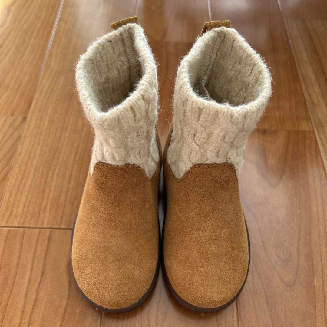 UGG(アグ)のベビー　赤ちゃん　子供靴　新品　未使用品　アグ　UGG ブーツ　15.0cm　 キッズ/ベビー/マタニティのキッズ靴/シューズ(15cm~)(ブーツ)の商品写真