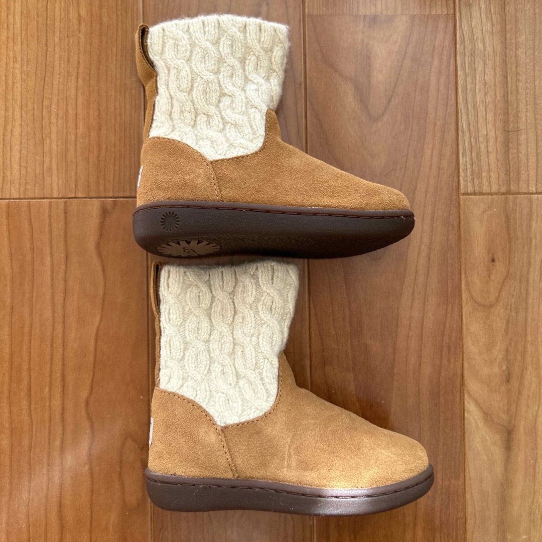 UGG(アグ)のベビー　赤ちゃん　子供靴　新品　未使用品　アグ　UGG ブーツ　15.0cm　 キッズ/ベビー/マタニティのキッズ靴/シューズ(15cm~)(ブーツ)の商品写真