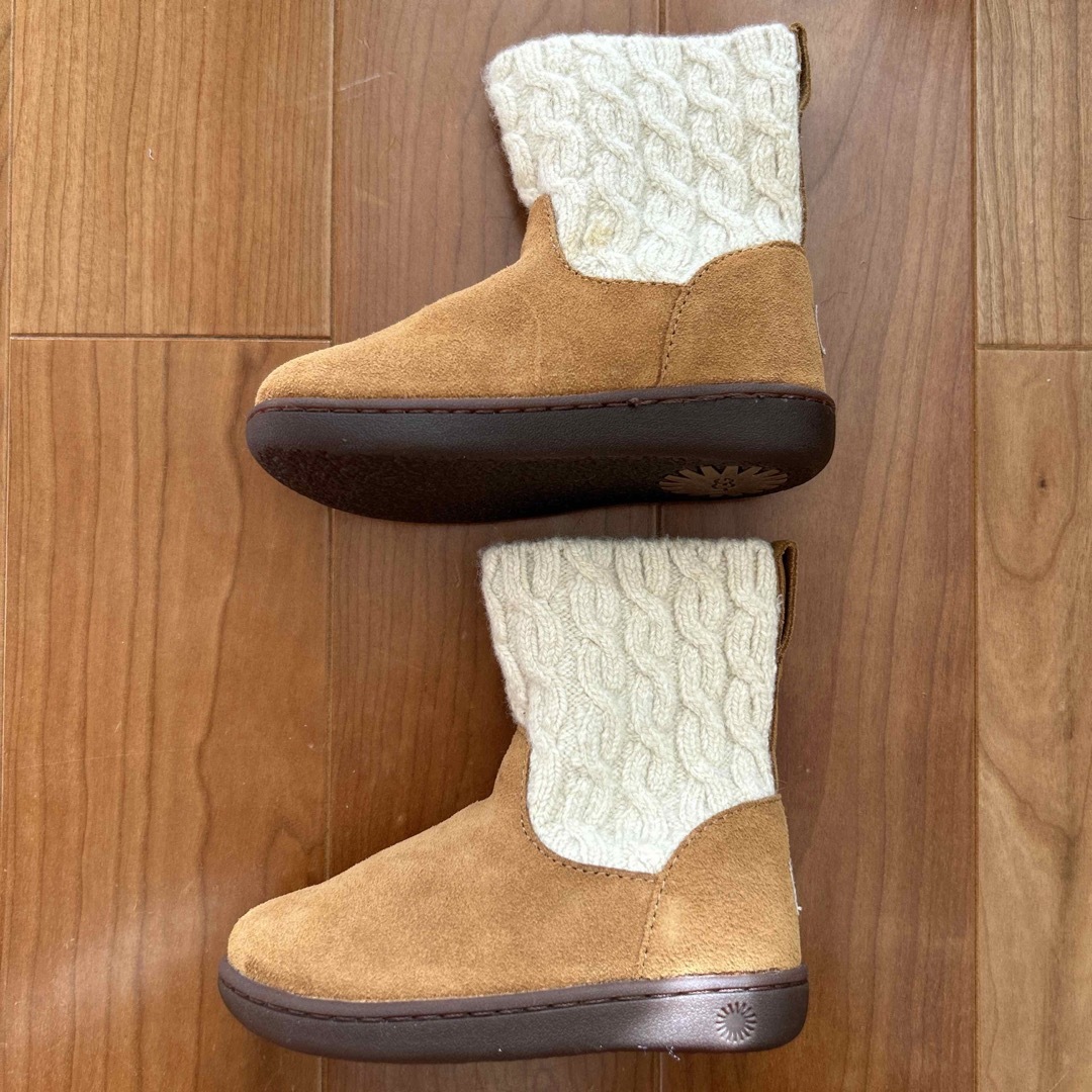 UGG(アグ)のベビー　赤ちゃん　子供靴　新品　未使用品　アグ　UGG ブーツ　15.0cm　 キッズ/ベビー/マタニティのキッズ靴/シューズ(15cm~)(ブーツ)の商品写真